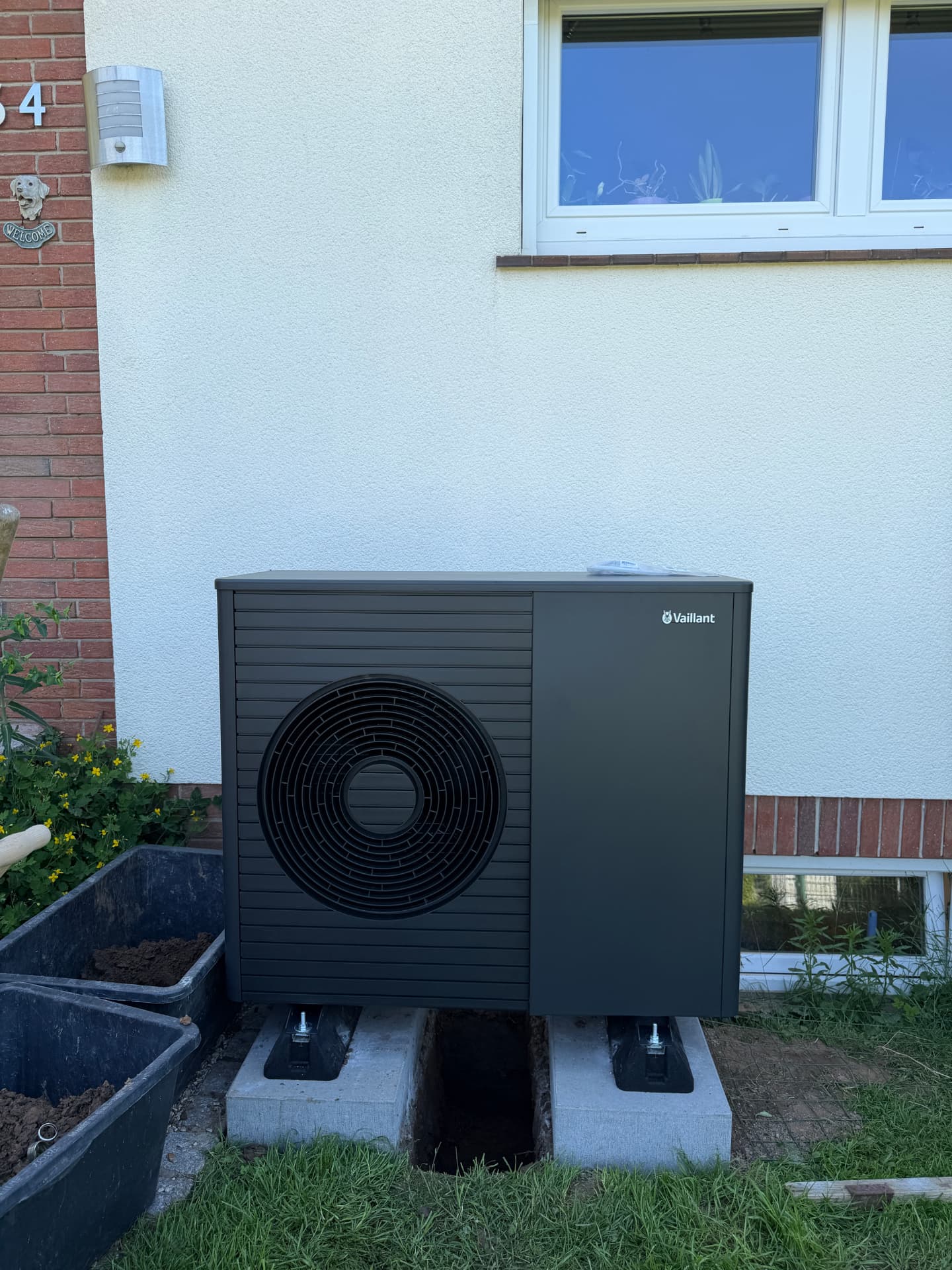 Vaillant-Wärmepumpe auf dem neuen Fundament